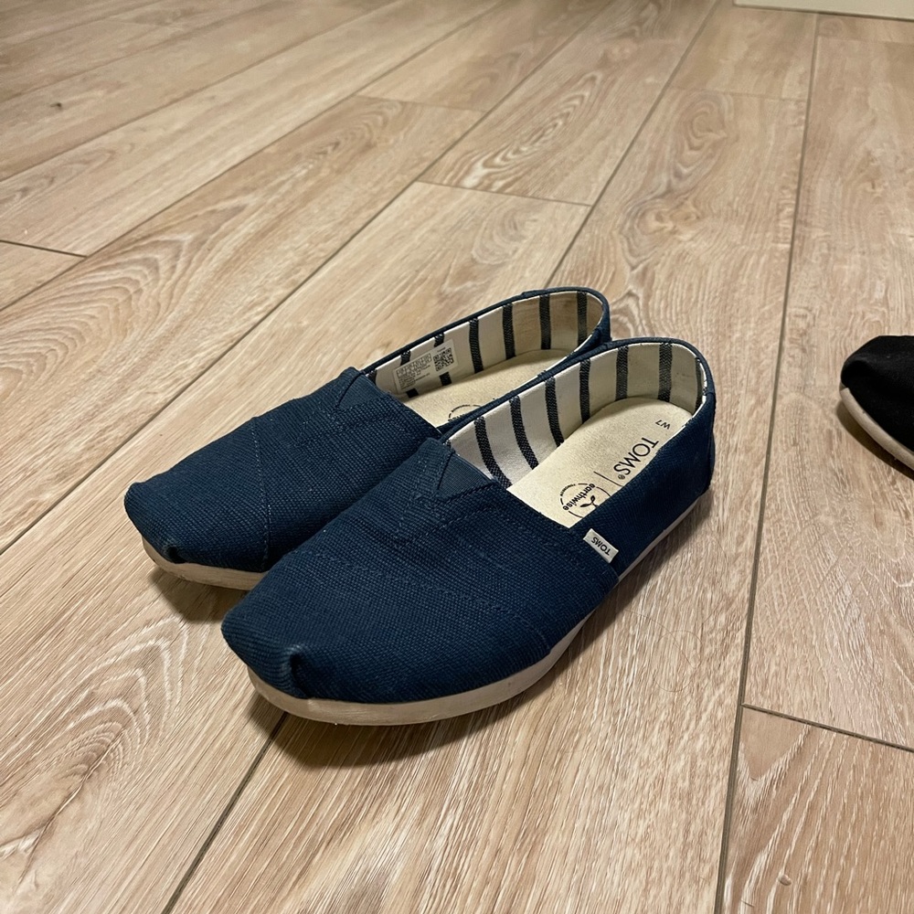 Women’s Toms Shoes